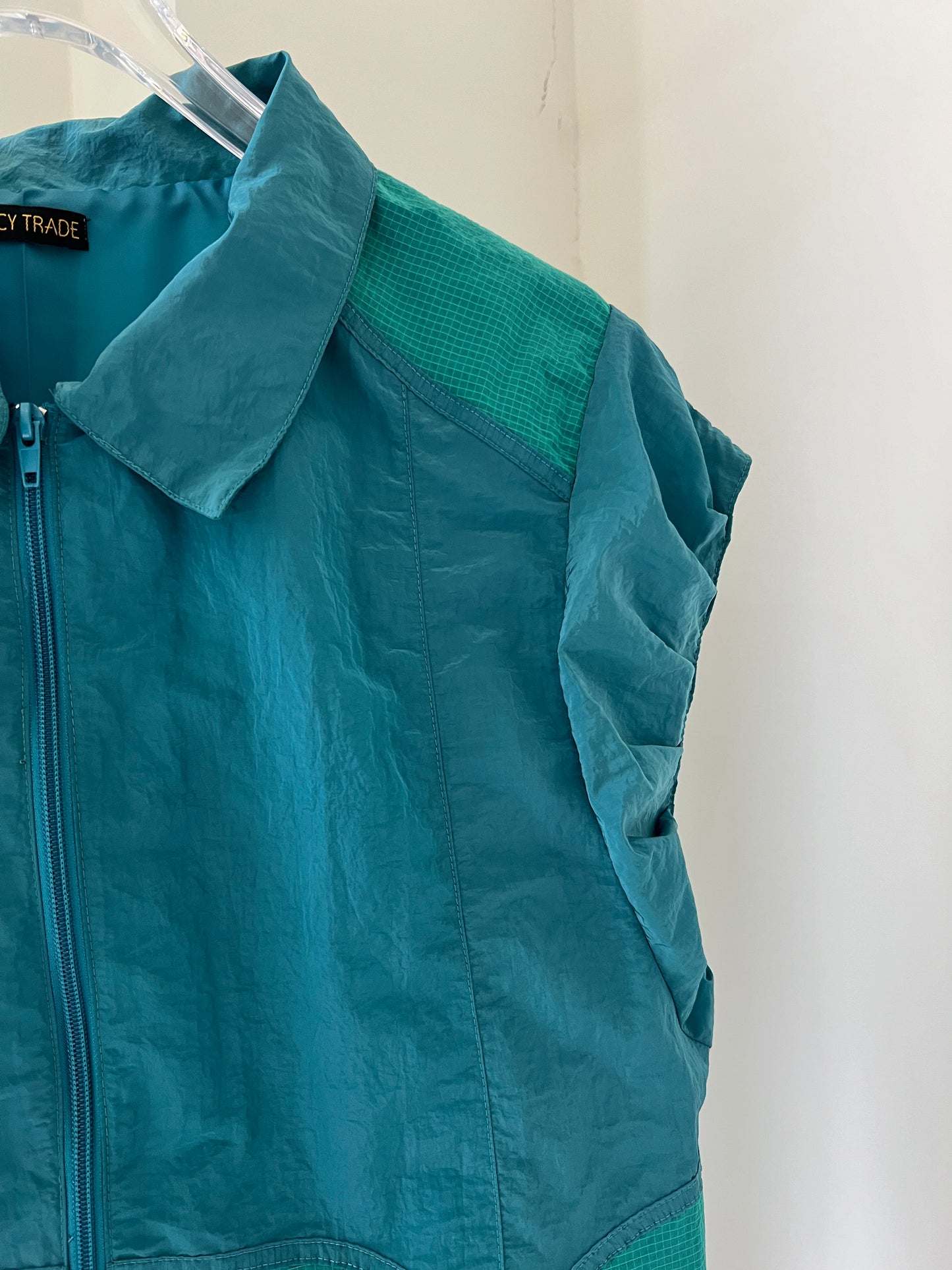 Dark Checkered Color-Block  Sleeveless Lapel Cropped Vest