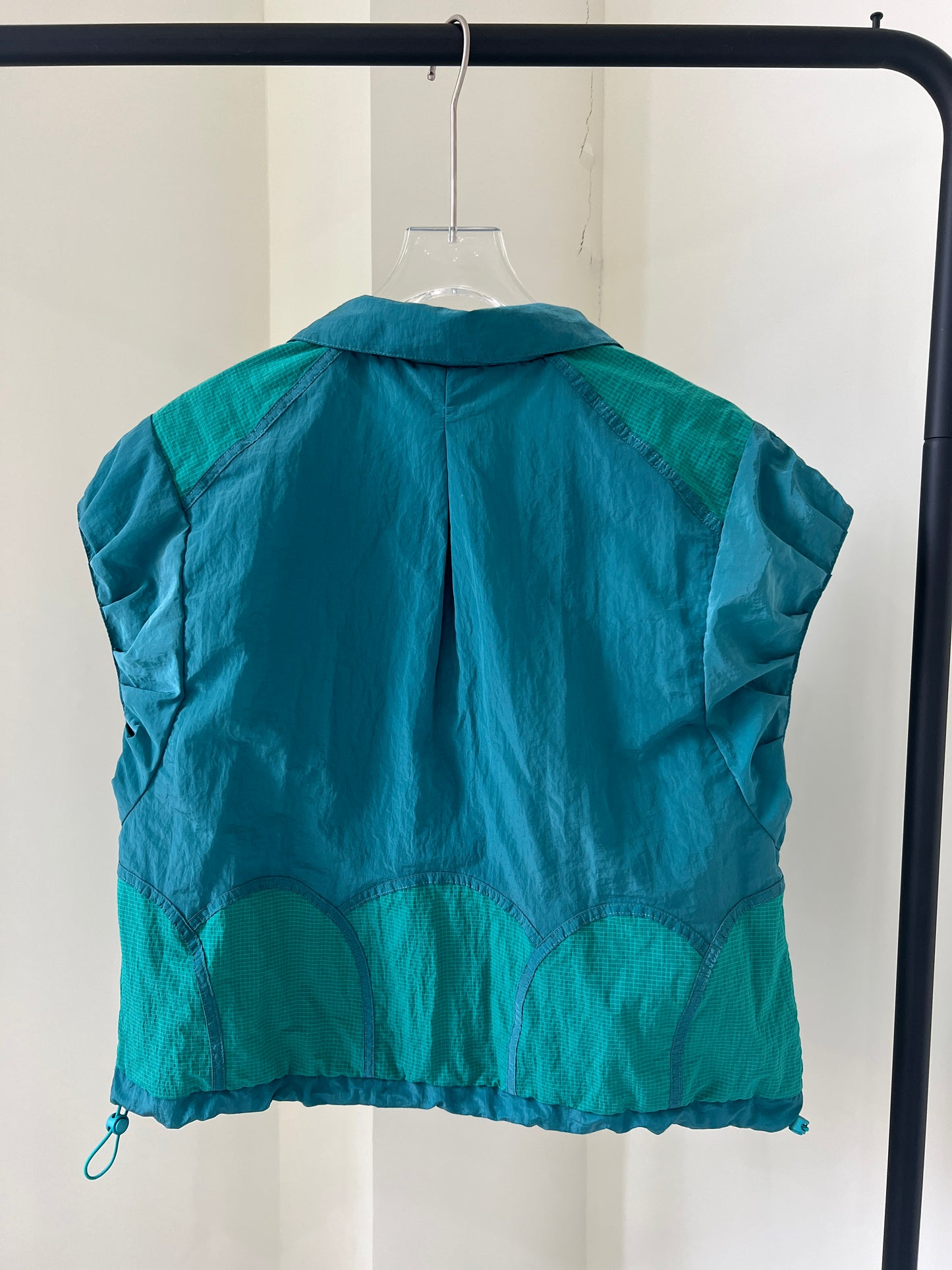 Dark Checkered Color-Block  Sleeveless Lapel Cropped Vest