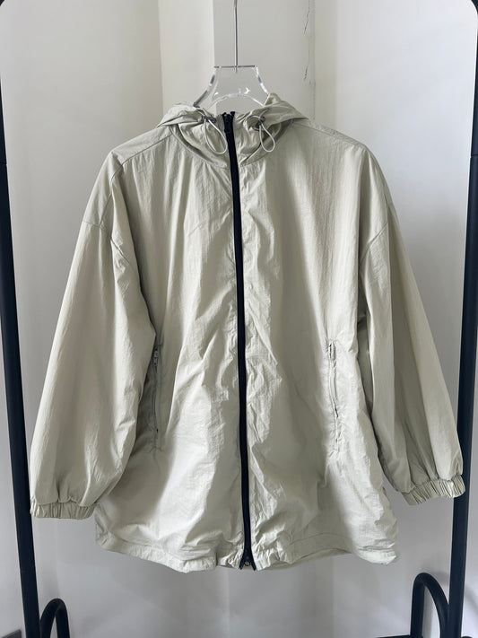 Medium-length zip-up shirt