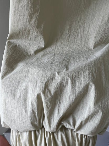 Medium-length zip-up shirt