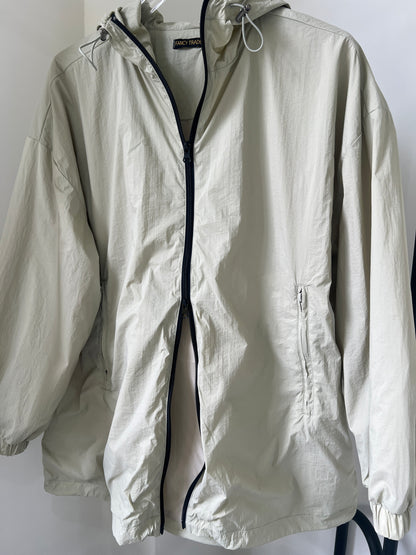 Medium-length zip-up shirt