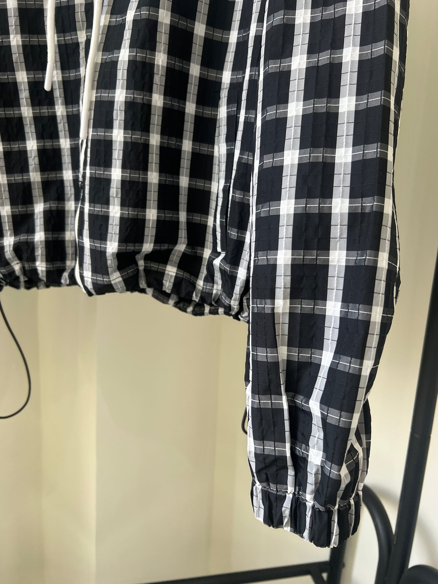 Plaid bubble zip top