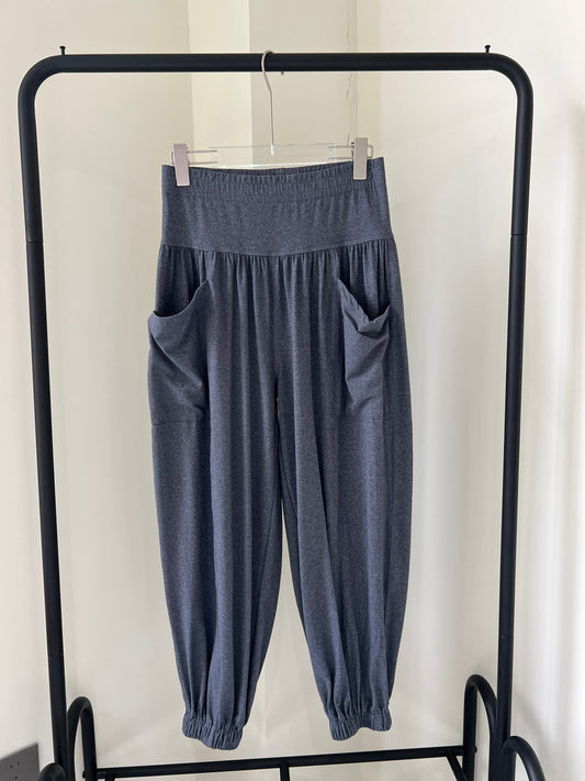 Tapered pants with drape