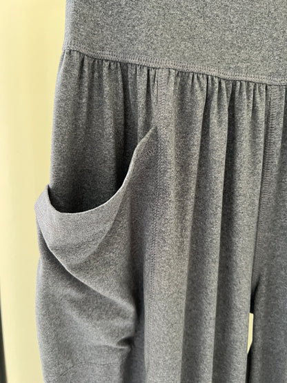 Tapered pants with drape