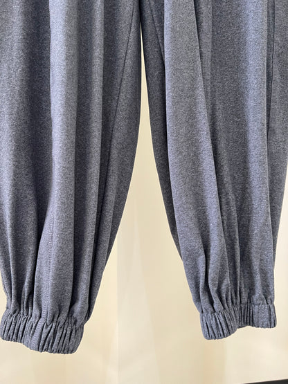 Tapered pants with drape