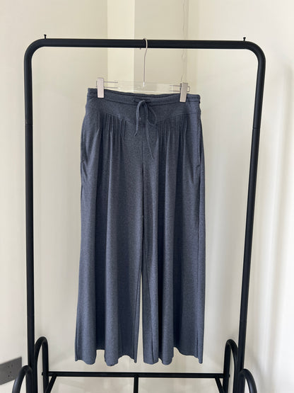 Pleated wide-leg pants