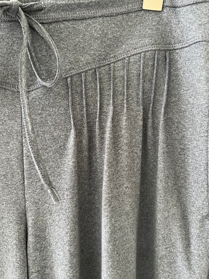 Pleated wide-leg pants