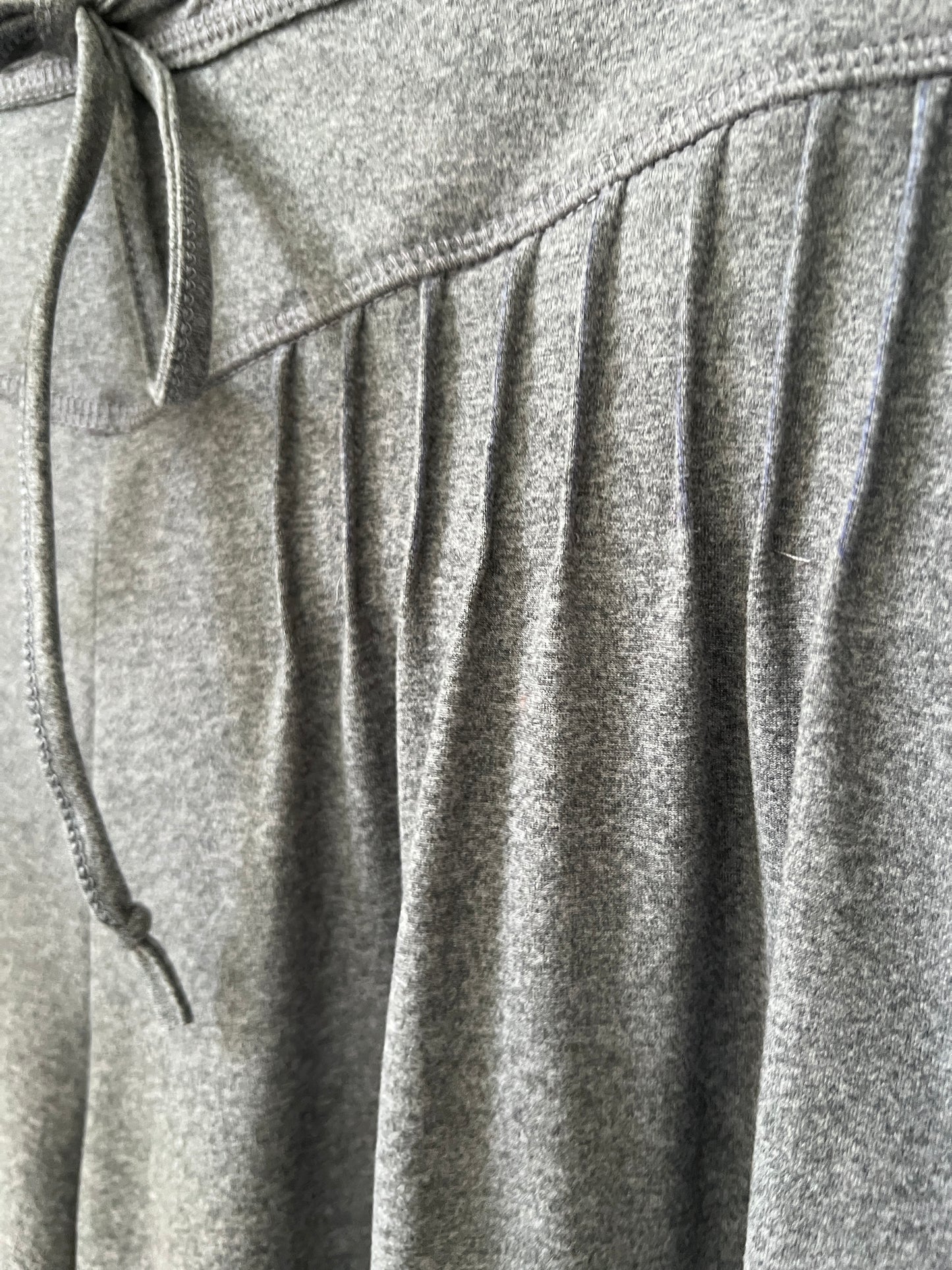 Pleated wide-leg pants