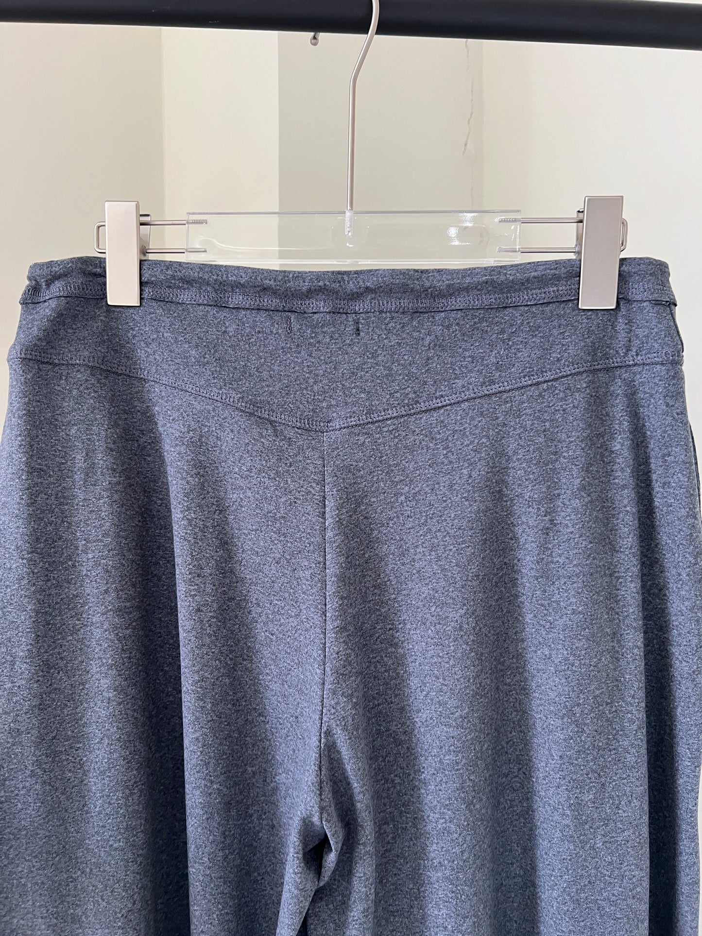 Pleated wide-leg pants