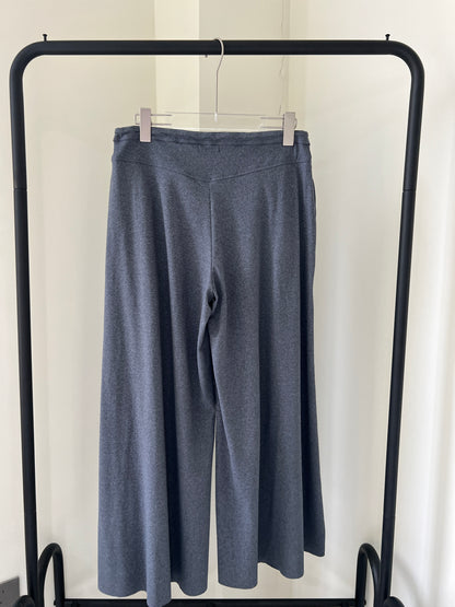 Pleated wide-leg pants